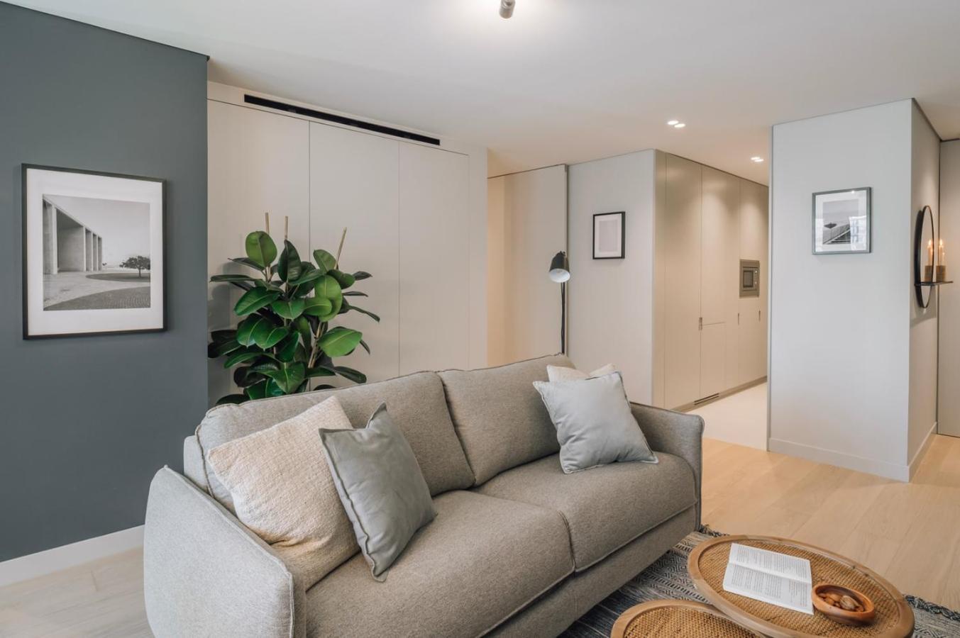 Adraga - 1 Bedroom And Shared Pool In Avenidas Novas * Lissabon